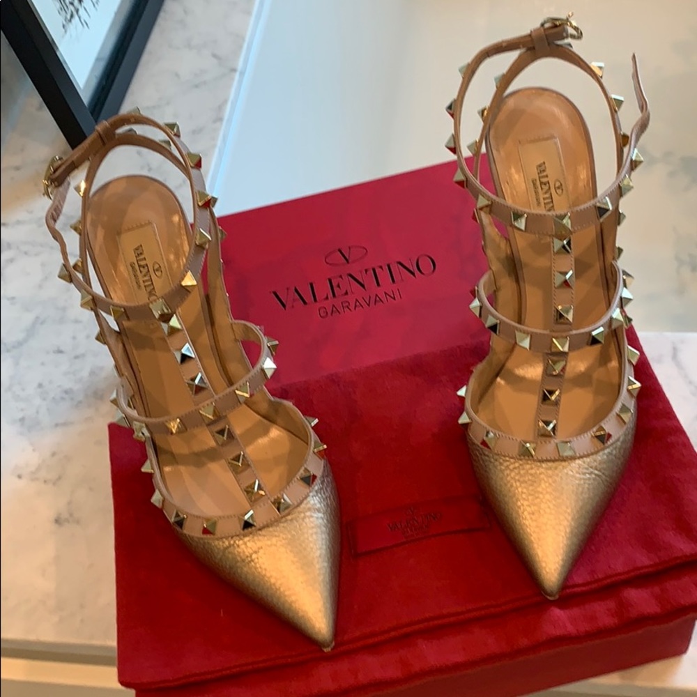 Super sexy Valentino rock stud pumps 😍😍😍